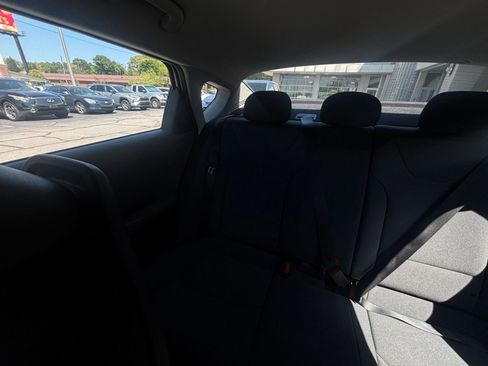 Used 2025 Kia K4 LXS image 39