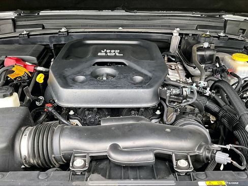 Used 2021 Jeep Wrangler Sport AWD/4WD image 29