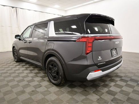 Certified 2026 Kia Carnival image 5