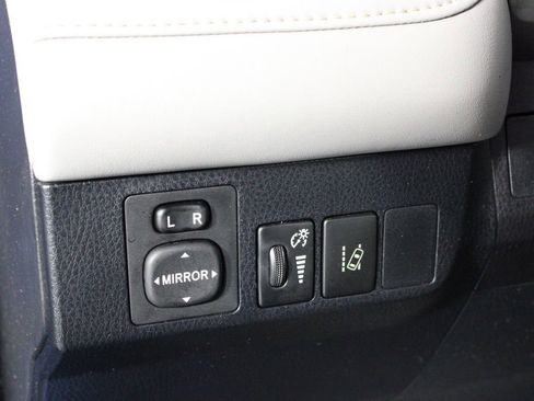 Used 2017 Toyota RAV4 XLE image 18