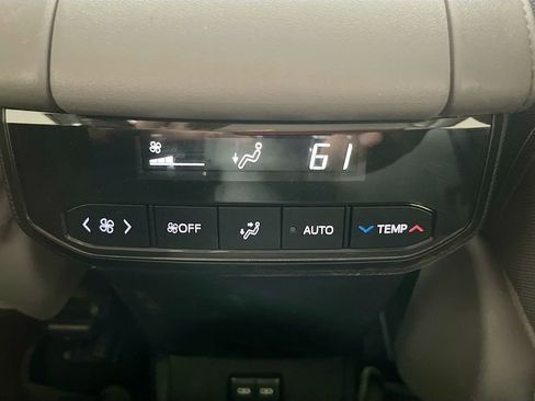 Used 2024 Toyota Highlander LE image 26