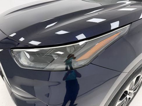 Used 2023 Toyota Highlander XLE FWD image 6