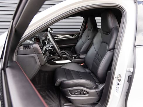 Certified 2024 Porsche Cayenne Turbo GT AWD/4WD image 5