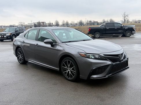 Used 2024 Toyota Camry SE image 2