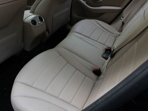 Used 2018 Mercedes-Benz GLC 300 4MATIC image 20