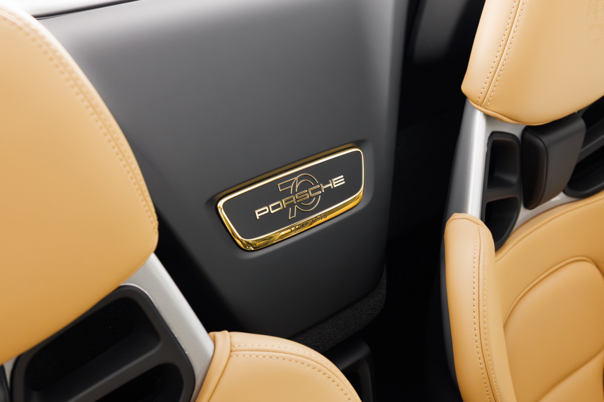 Used 2019 Porsche 911 Speedster RWD image 45