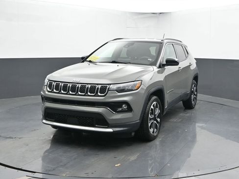 Used 2024 Jeep Compass Limited image 5