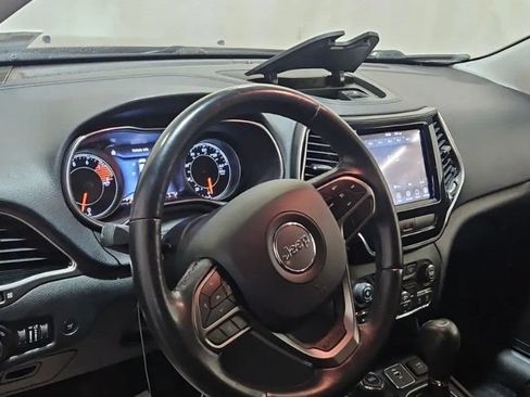 Used 2019 Jeep Cherokee Limited AWD/4WD image 2