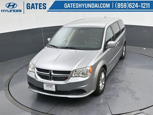 Used 2016 Dodge Grand Caravan SE image 48