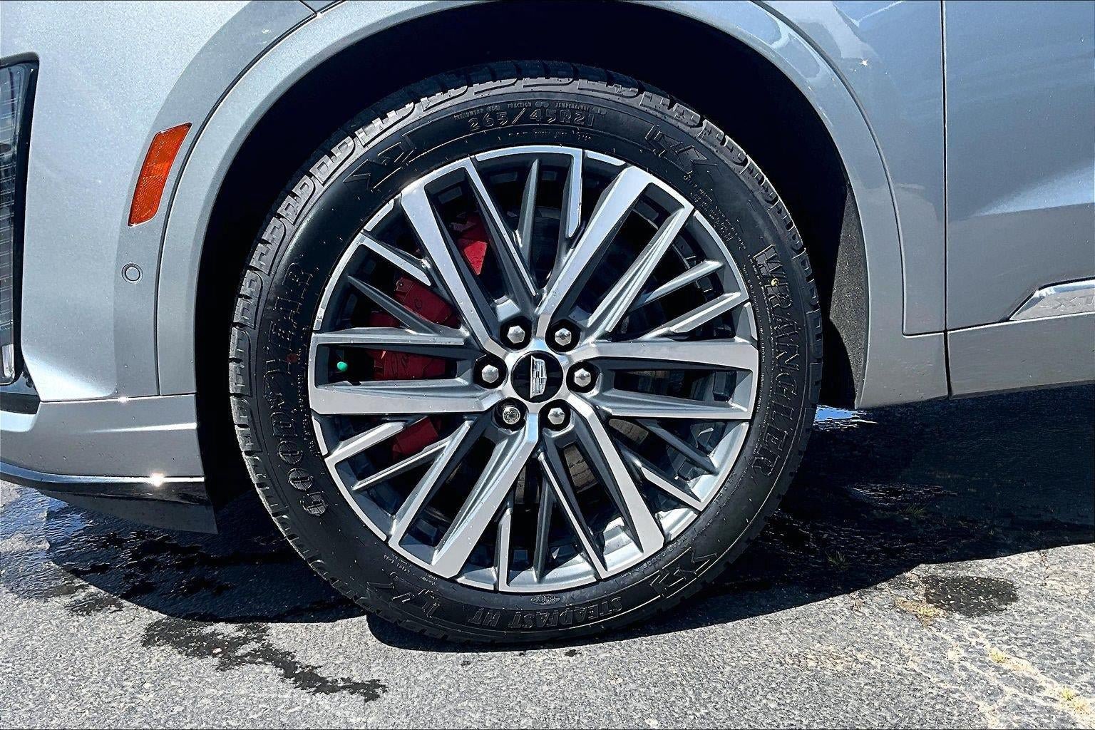 Used 2024 Cadillac XT6 Sport w/ Technology Package AWD/4WD image 9