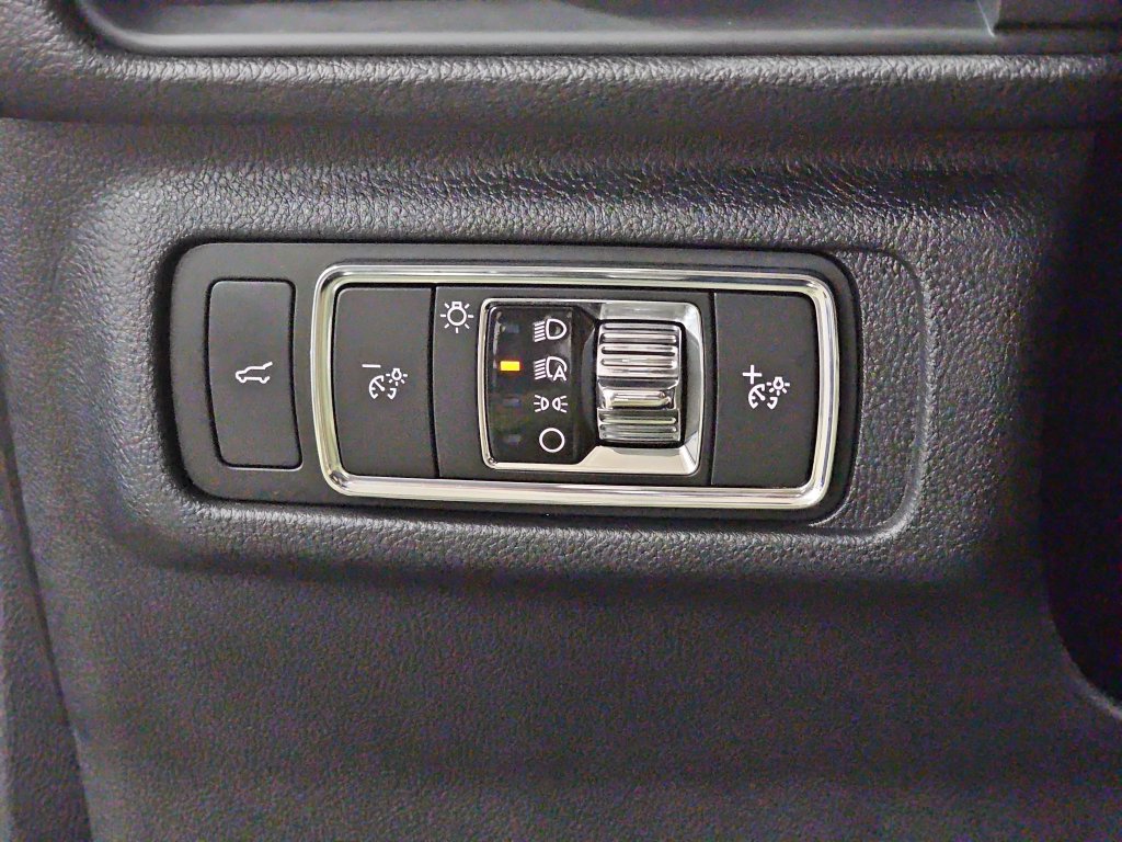 Used 2023 Lincoln Corsair Reserve AWD/4WD image 27