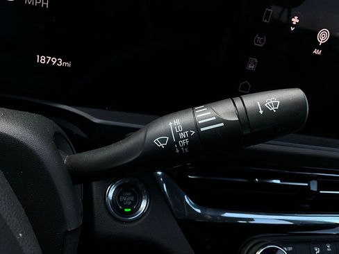 Used 2025 Buick Envista Sport Touring image 36