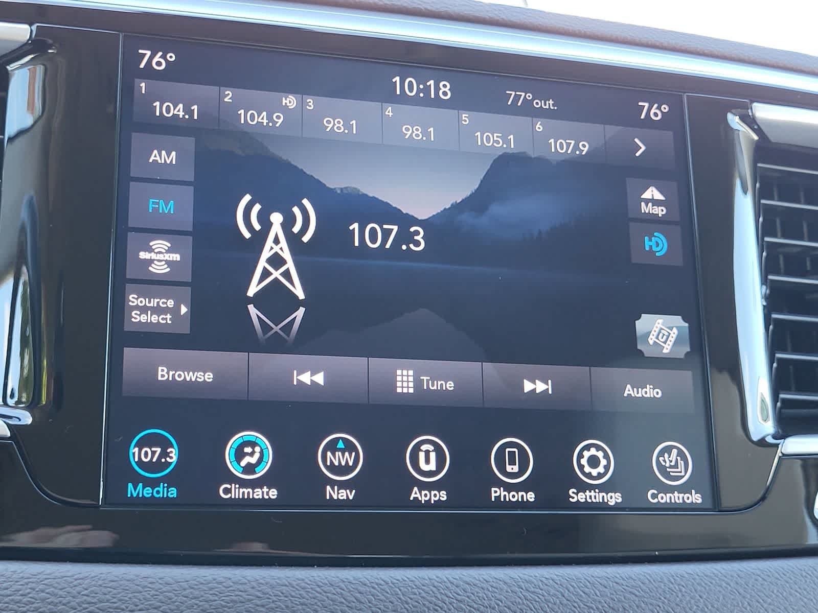 Used 2020 Chrysler Pacifica Touring-L Plus w/ Tire & Wheel Group FWD image 17