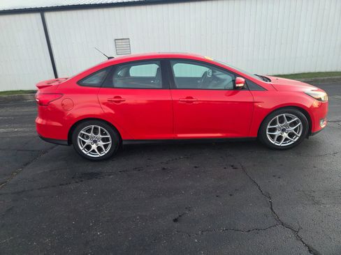 Used 2015 Ford Focus SE w/ Equipment Group 201A image 2