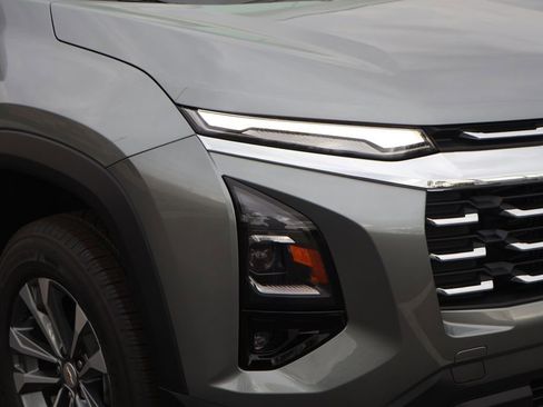 New 2026 Chevrolet Equinox LT w/ Convenience Package II FWD image 3