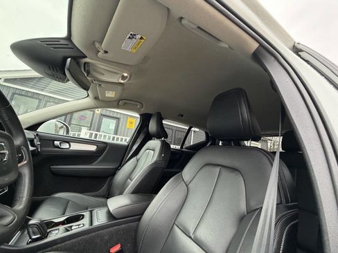 Used 2021 Volvo XC40 T5 Momentum image 23