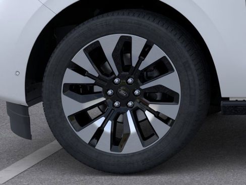 New 2025 Ford Expedition Platinum w/ Driver's Package image 19