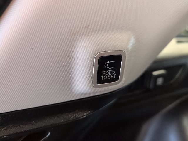 Used 2023 Jeep Grand Cherokee Limited AWD/4WD image 35