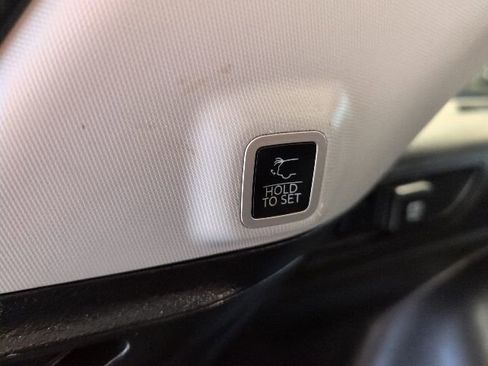 Used 2023 Jeep Grand Cherokee Limited AWD/4WD image 35