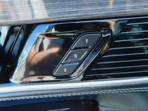 Used 2022 Jeep Wagoneer Series III w/ Flexible Seating Group image 32