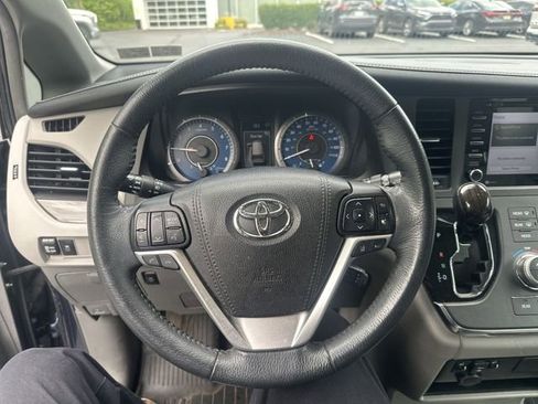 Used 2018 Toyota Sienna XLE w/ Carpet Mat Package FWD image 14