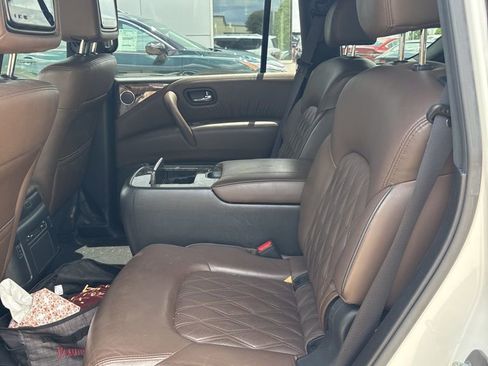 Used 2022 Nissan Armada Platinum w/ Captain's Chairs Package RWD image 4