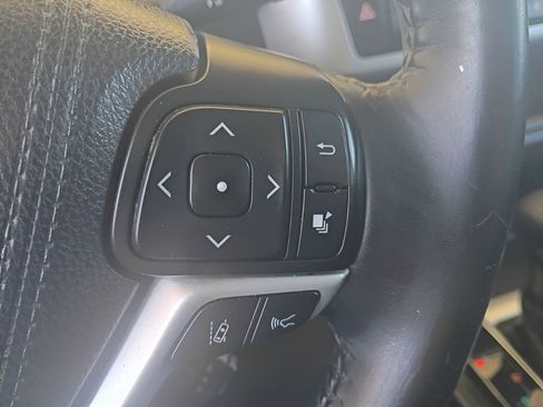 Used 2018 Toyota Highlander XLE AWD/4WD image 8