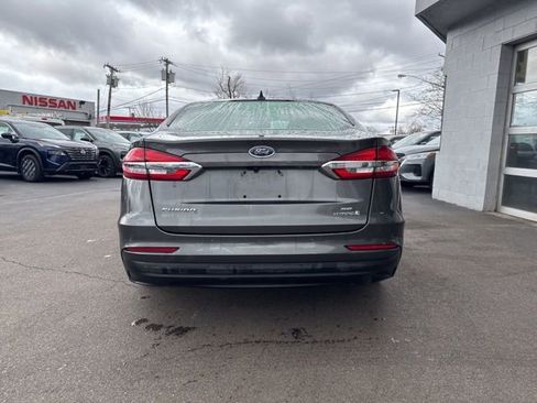 Used 2019 Ford Fusion SE FWD image 3