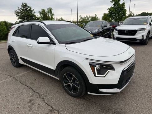 Used 2025 Kia Niro EX FWD image 3