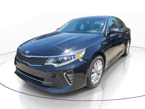 Used 2018 Kia Optima S FWD image 3