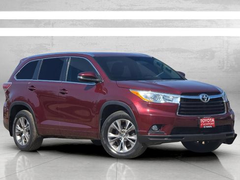 Used 2014 Toyota Highlander XLE w/ Preferred Accessory Package AWD/4WD image 2