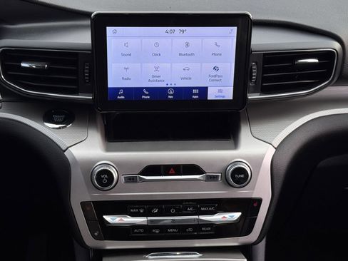 Used 2022 Ford Explorer XLT w/ Equipment Group 202A image 16