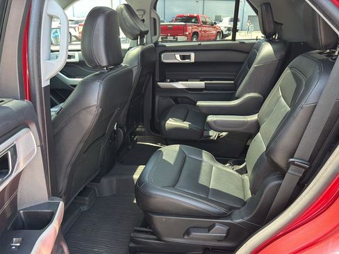 Used 2022 Ford Explorer Limited w/ Equipment Group 301A RWD image 11
