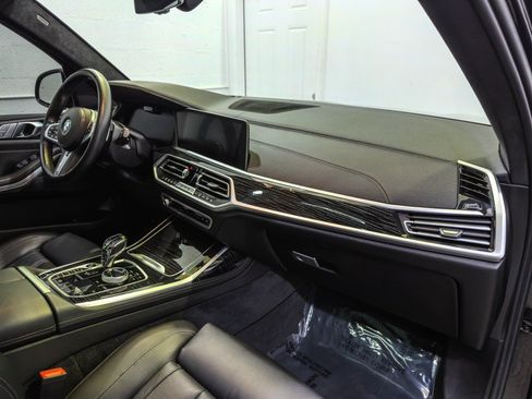 Used 2022 BMW X7 xDrive40i w/ M Sport Package AWD/4WD image 33