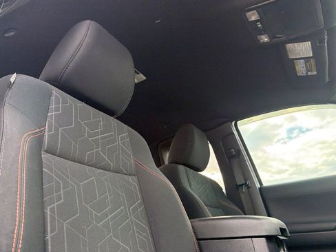 Used 2017 Toyota Tacoma TRD Sport image 13