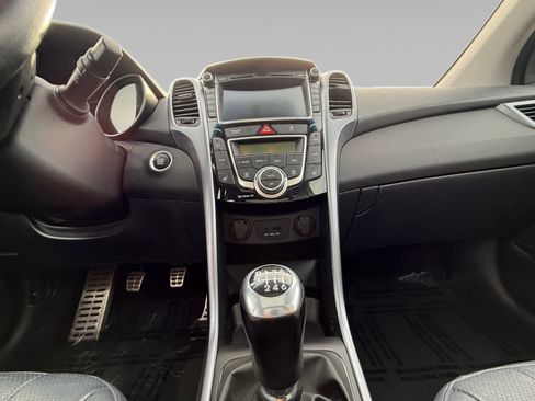 Used 2014 Hyundai Elantra GT w/ Option Group 03 image 11