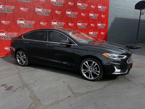 Used 2019 Ford Fusion Titanium FWD image 4