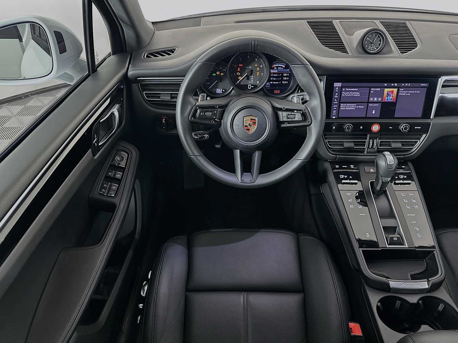 Certified 2026 Porsche Macan AWD/4WD image 24