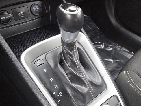 Used 2021 Hyundai Venue SEL w/ Cargo Package image 28