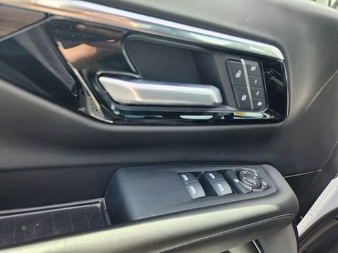 Used 2025 Chevrolet Tahoe LT AWD/4WD image 13