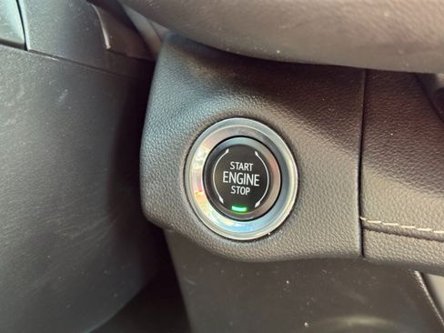 Used 2022 Buick Envision Essence w/ Safety Package FWD image 24