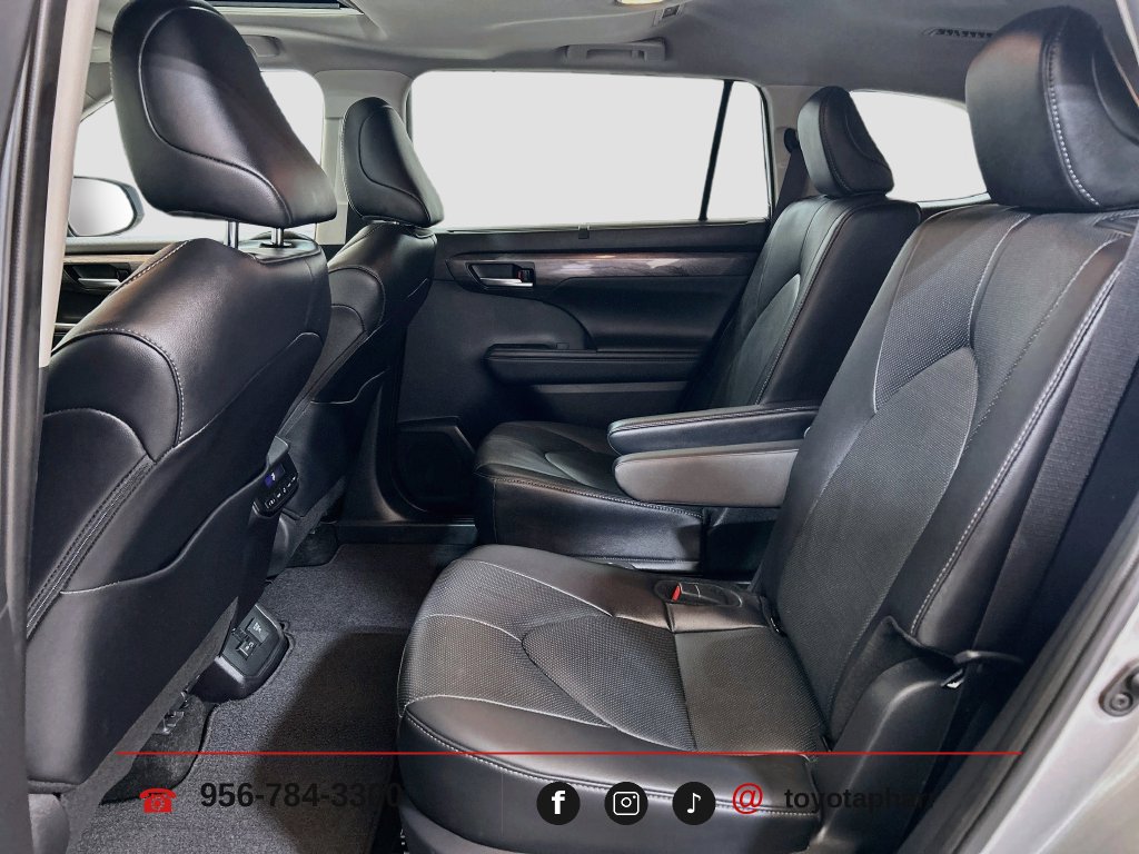 Used 2024 Toyota Highlander Limited FWD image 24