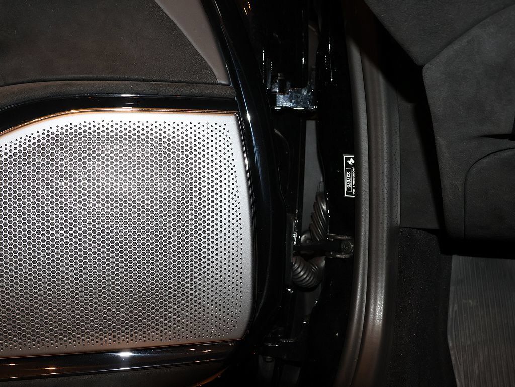 Certified 2025 Ferrari Roma Spider RWD image 39