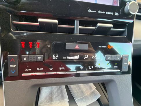 Used 2020 Toyota Avalon Limited w/ Advanced Safety Package FWD image 29