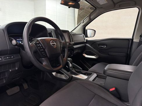 Used 2022 Nissan Frontier SV RWD image 6