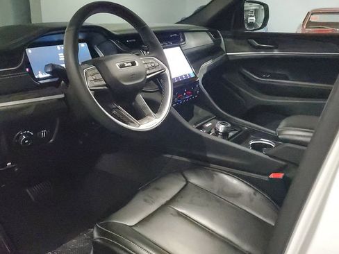 Used 2025 Jeep Grand Cherokee L Limited image 21