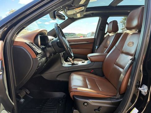 Used 2020 Jeep Grand Cherokee Overland AWD/4WD image 11