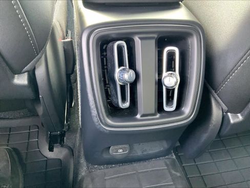 Used 2023 Volvo XC40 Recharge Core w/ Protection Package Premier image 37