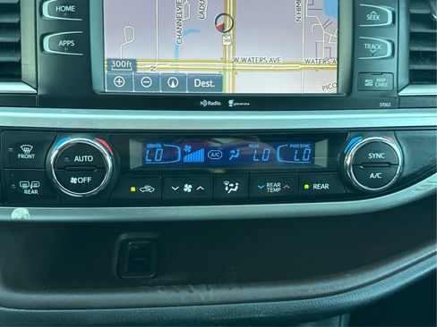 Used 2015 Toyota Highlander XLE AWD/4WD image 28