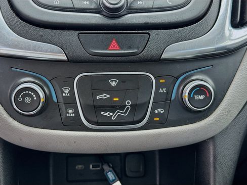 Used 2019 Chevrolet Equinox LS FWD image 12